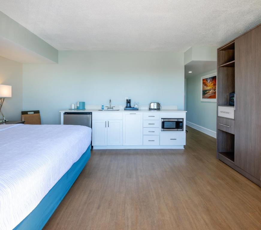 Commander Hotel & Suites - 