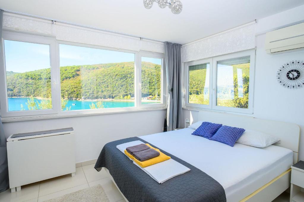Apartment By the Sea