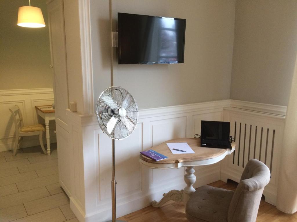 TV a/nebo společenská místnost v ubytování Hotel Saint Georges