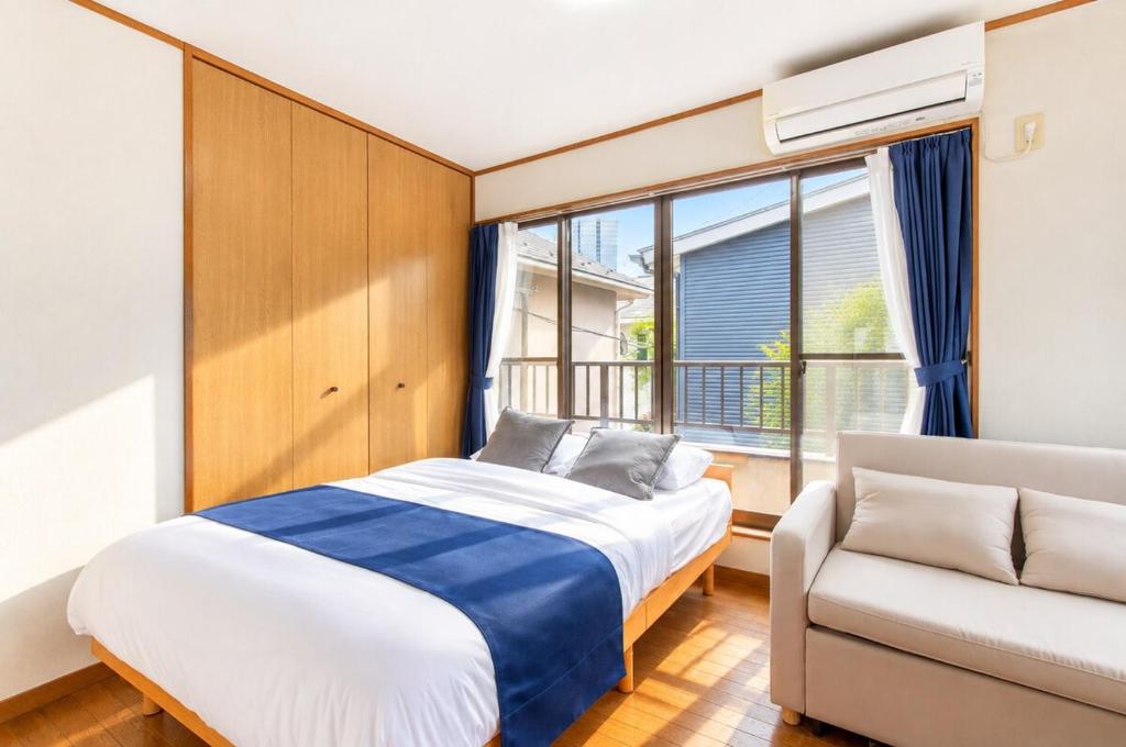 A 10-minute walk from Ikebukuro Station Direct service to Shinjuku Station and Tokyo Station 池袋1丁目