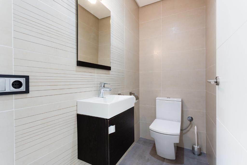 A bathroom at Ca Sa Padrina by LOCALITE