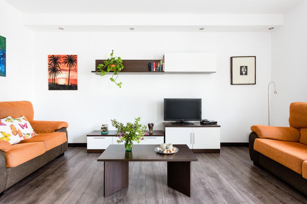 A television and/or entertainment centre at Ca Sa Padrina by LOCALITE