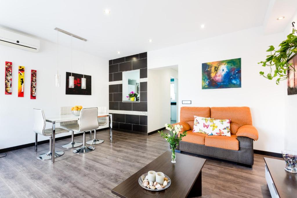 A seating area at Ca Sa Padrina by LOCALITE