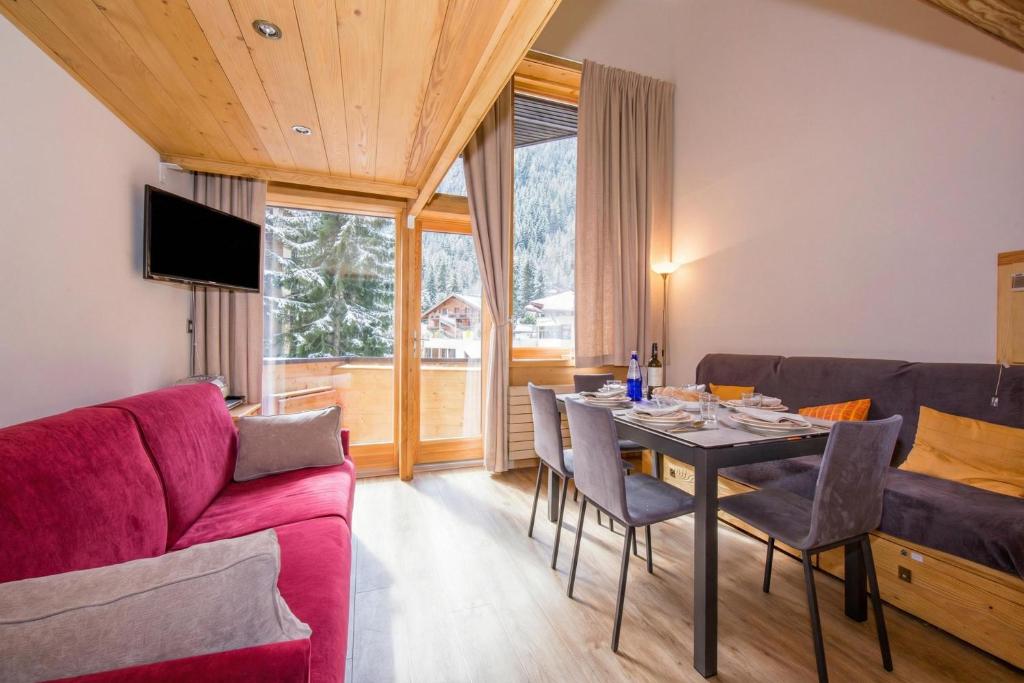 Grand Roc B121 from Slopes 260m, View & Parking - Happy Rentals
