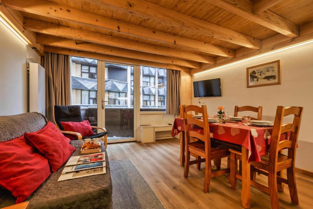 Grand Roc C122 from Slopes 280m & Parking - Happy Rentals