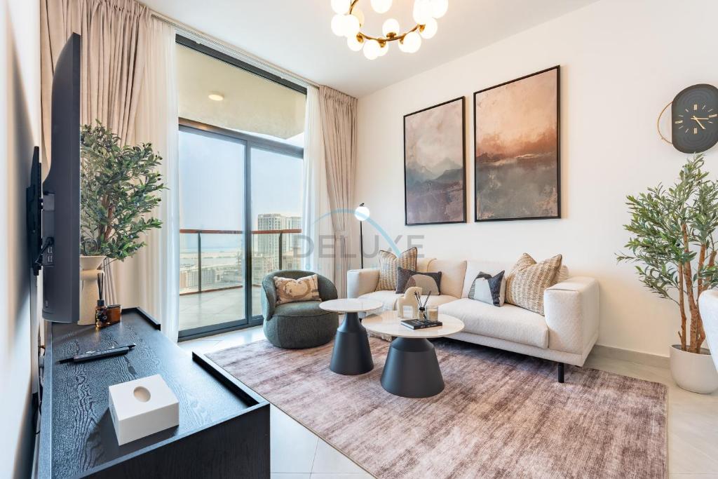 Contemporary 1BR with a Spacious Balcony Overlooking the Creek, Just ...