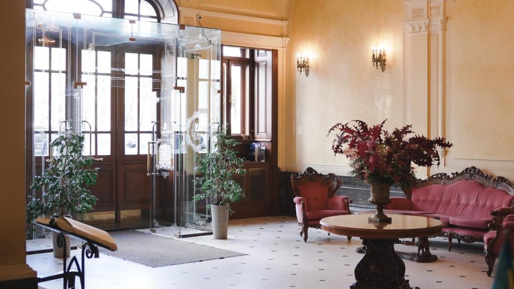Готелі: George Hotel, Львів
