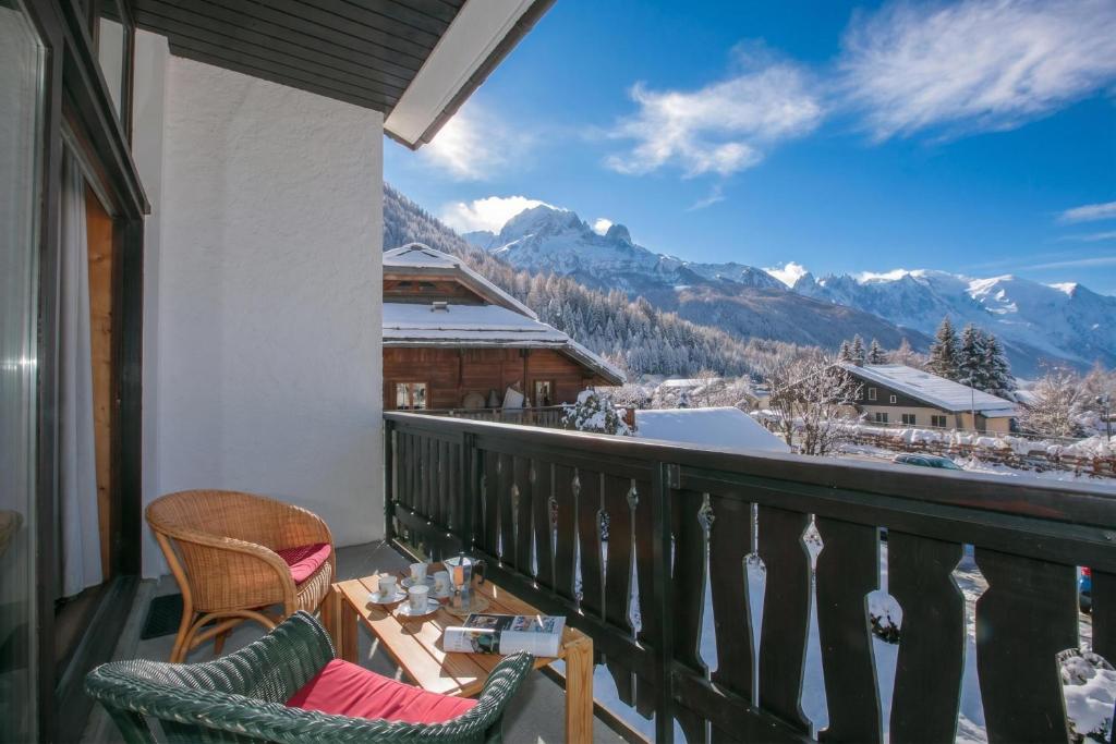 Chalet Charpoua for 6 near Le Tour Ski Lifts - Happy Rentals