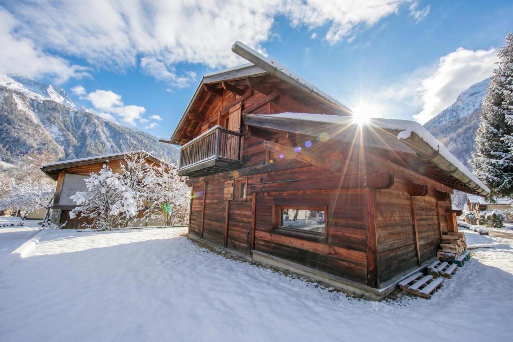 Chalet Vaffier Mont Blanc View Chalet + Garden + BBQ for 8 - Happy Rentals