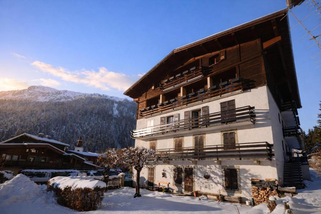 Résidence le Chardonnet D Studio w/Shared Pool & panoramic views - Happy Rentals
