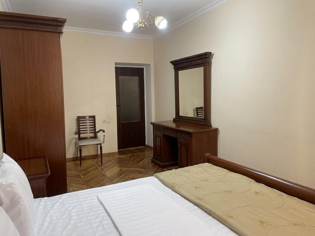 فضای داخلی Charle Central House در ایروان - تصویر ۳