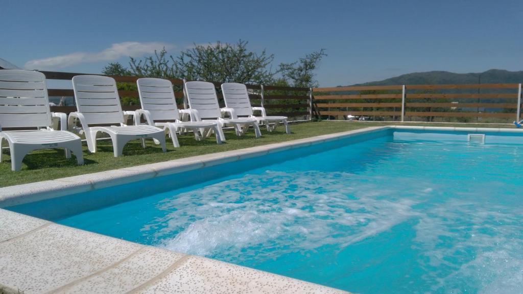 Πισίνα στο ή κοντά στο Cabañas Espinillos del Lago