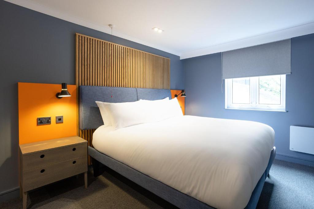 Village Hotel Leeds North - 