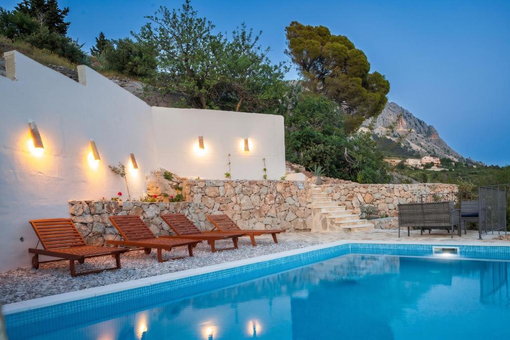 Elegant villa in Podgora with private pool and sea view