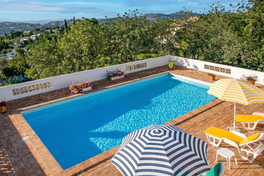 Charming House with Pool in Faro