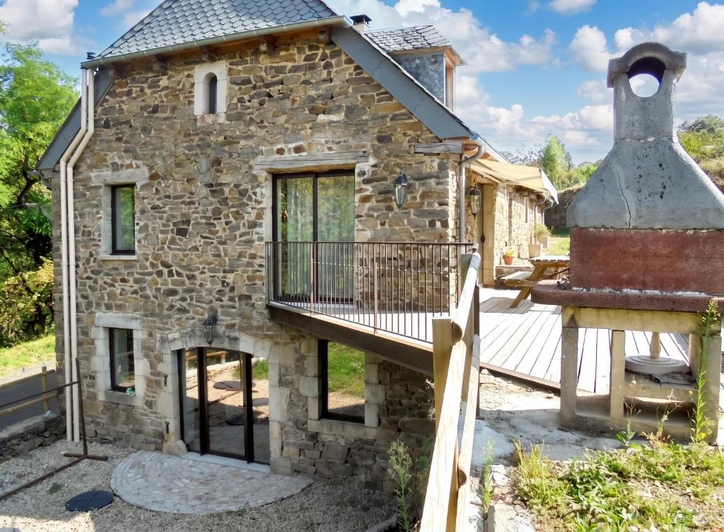 Maison spacieuse à Castelnau-de-Mandailles avec cheminée 250 m² - Housity