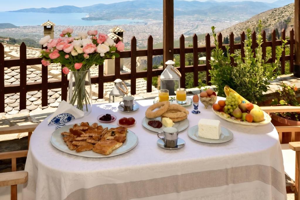 Spacious house with sea view in Volos