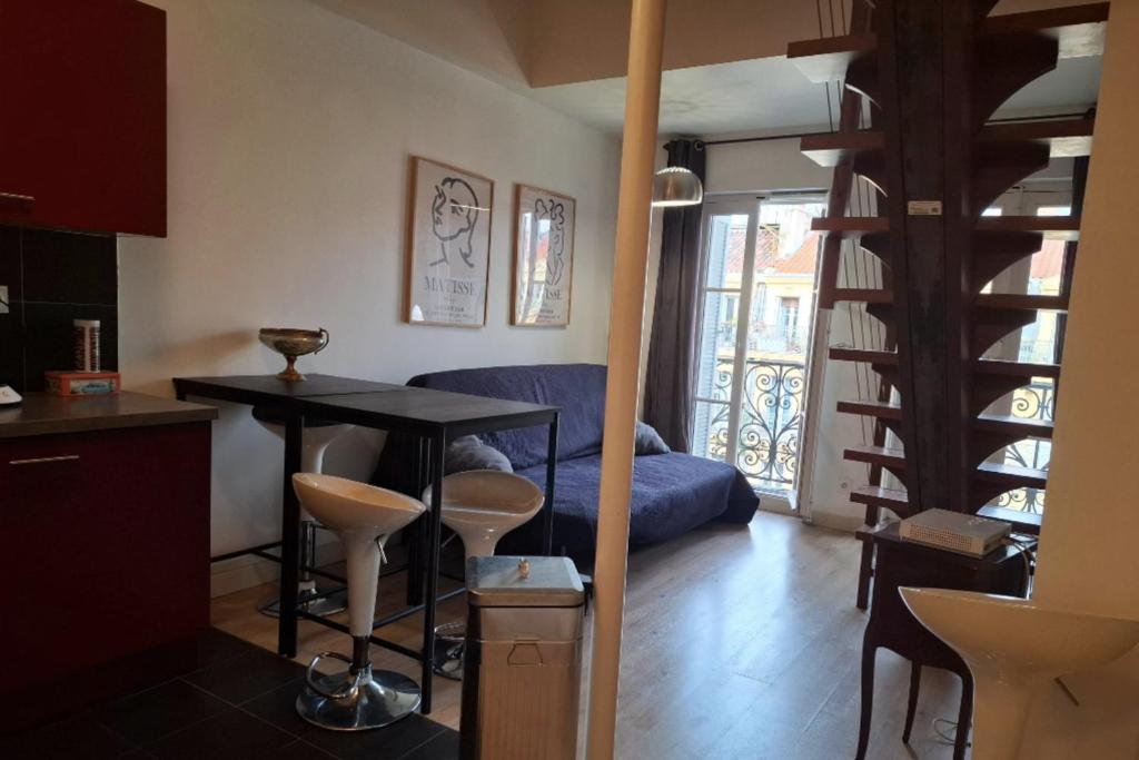Duplex with balcony by the République tram stop