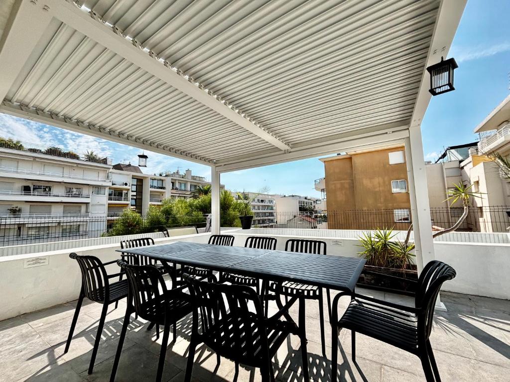 PalmbeeCannes 70m2, 2 chambres pour 1 à 6 Personnes avec bébé avec Terrasses a 200m des Plages, Palmbee Cannes