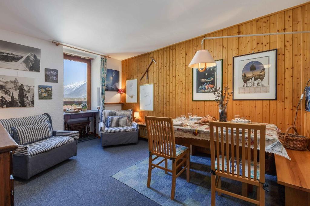 Apt Carlton140 Historical residence in Chamonix, sleeps 2 - Happy Rentals