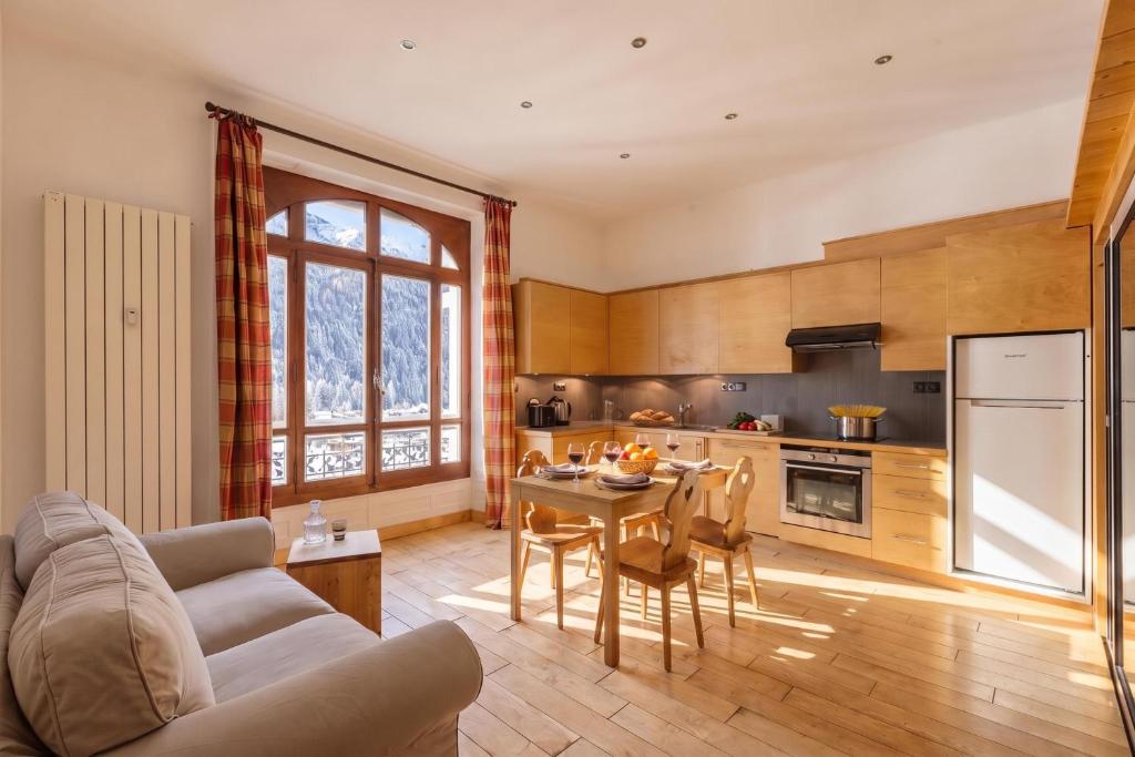 Central Majestic Apartment Near Skiing - Happy Rentals