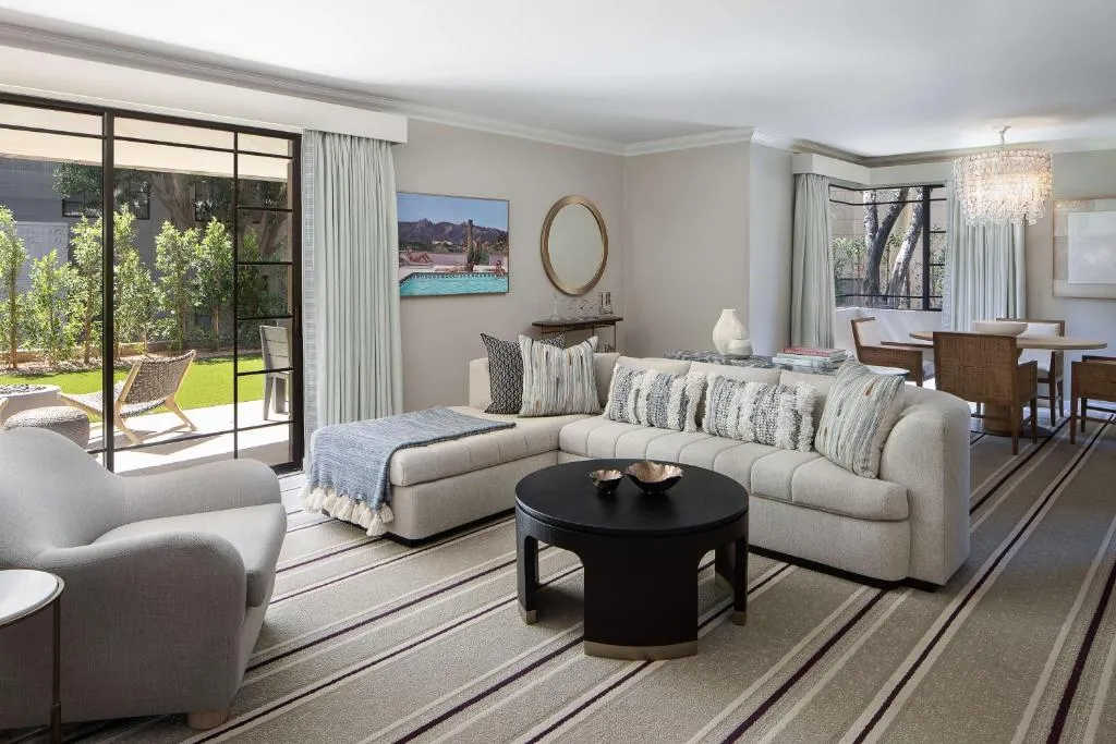 Premier One-Bedroom King Suite