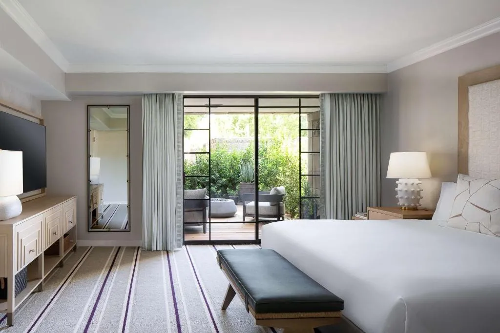 Premier King Suite with View