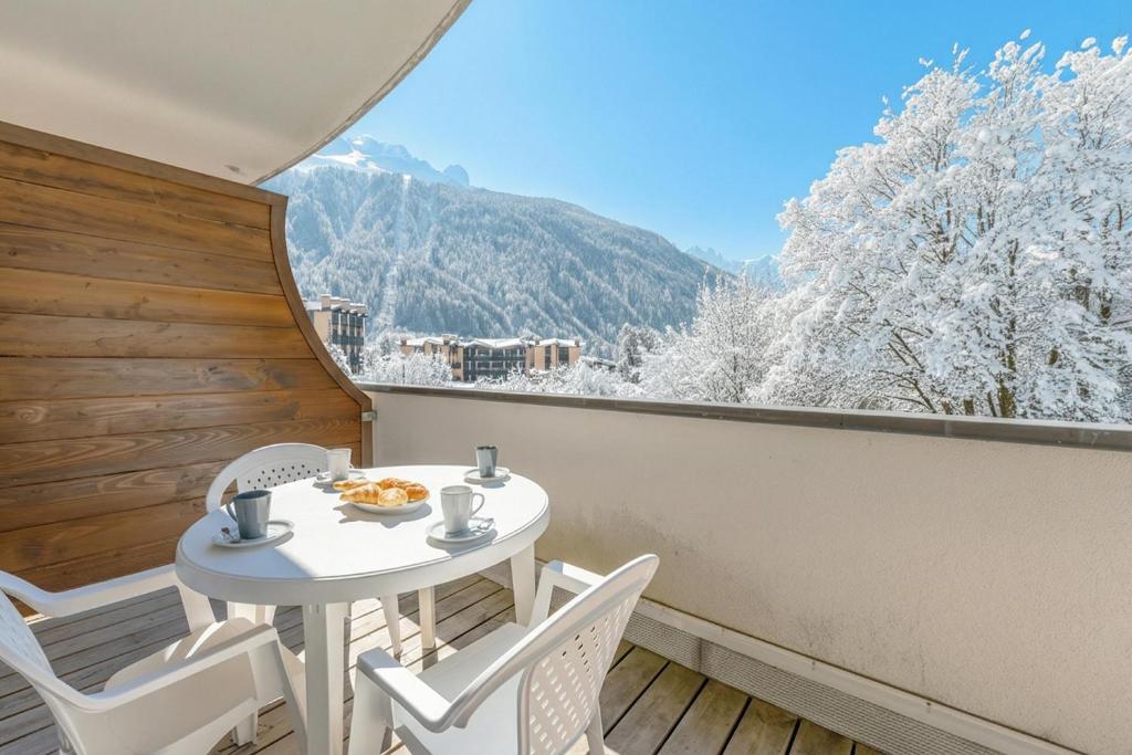 Le Cristal MB6 View, Pool, Private Sauna, Parking & WiFi - Happy Rentals