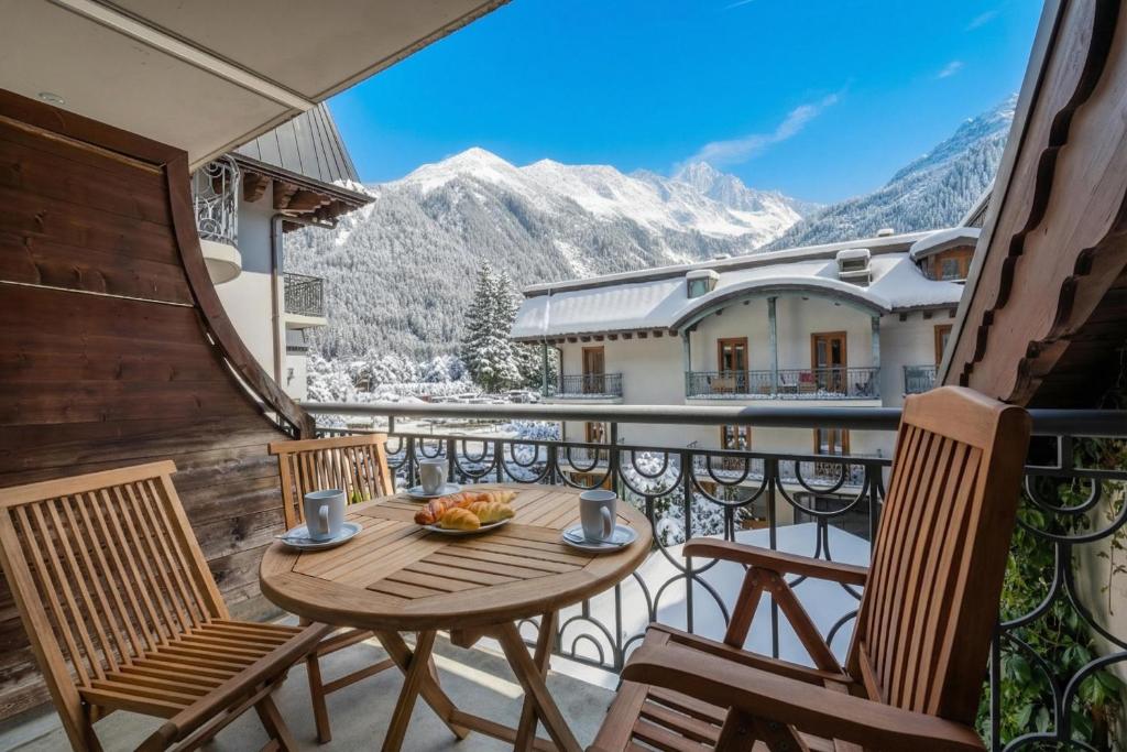 Le Cristal MB8 Mountain View, Pool, Parking & WiFi - Happy Rentals