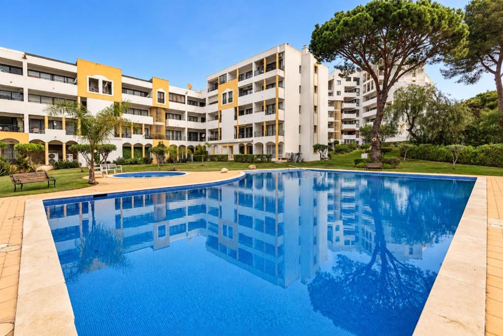 Centralgarve - Great, Bright 2-bedroom Flat in the Center of Vilamoura -Topázio