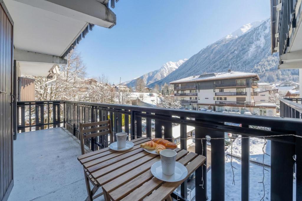 Apt Lyret1 Central Chamonix 4-Min Walk to Aiguille du Midi - Happy Rentals