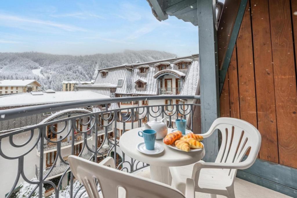 Le Cristal GM19 Mountain View, Pool & Parking- Happy Rentals