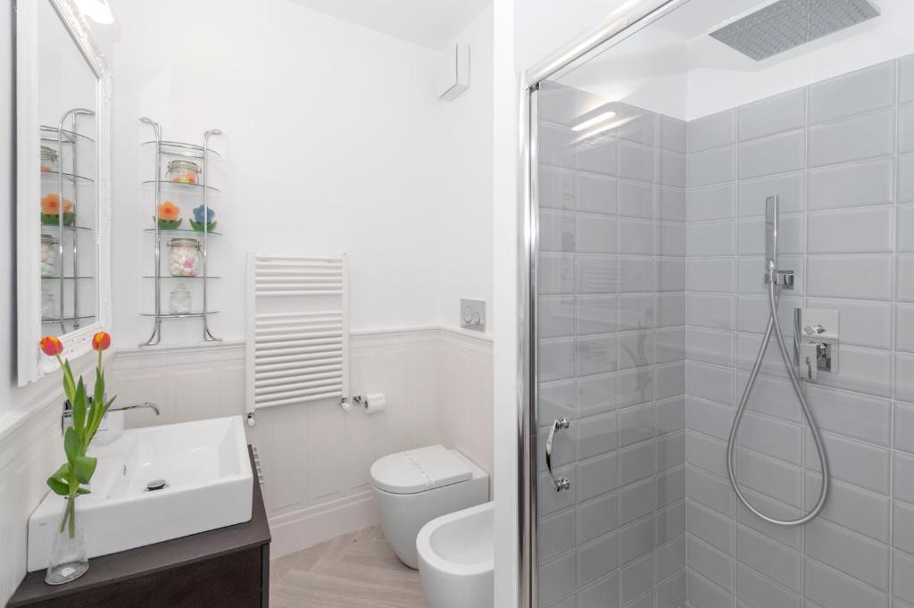 A bathroom at Trevi Apartment
