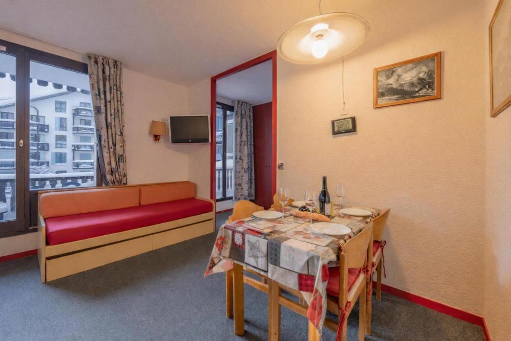 Cham Sud Chailloud102 Chamonix Centre Balcony Views Sleeps 3 - Happy Rentals