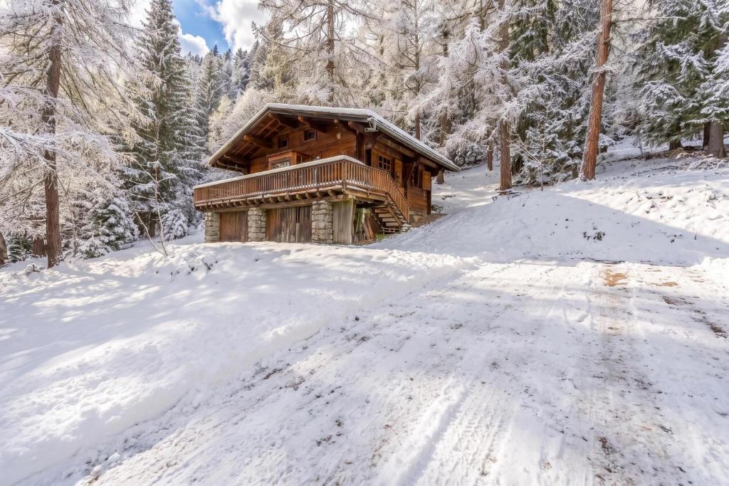 Chalet Petit Poucet 2BR Retreat in forest - Happy Rentals