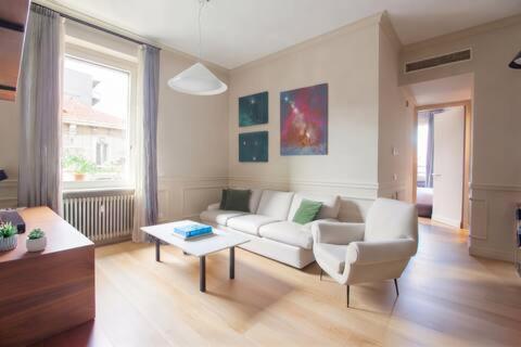 HACCA Collection - Elegant 2BR, 2 King Suites, Porta Venezia