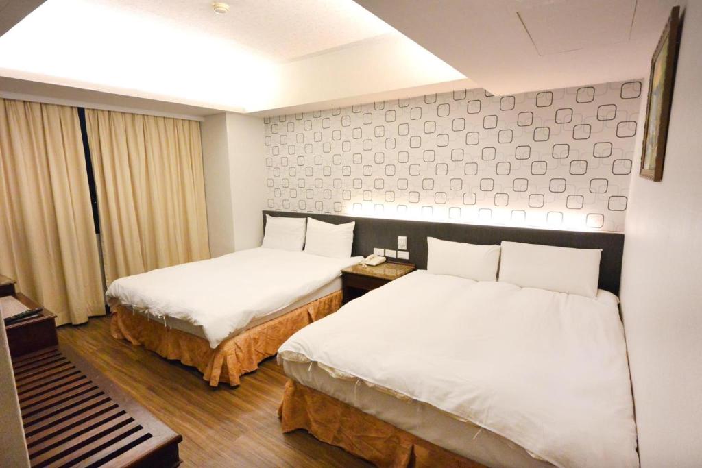 Giường trong phòng chung tại Unic Hotel