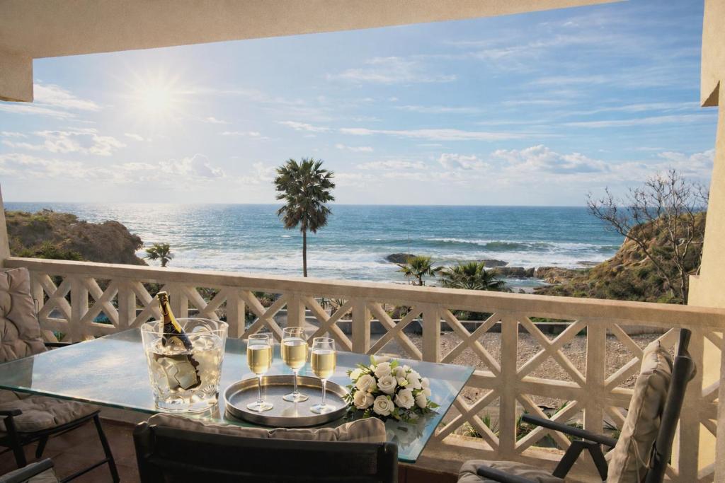 Ocean Bliss Albufeira Sea View 20m to Beach 2 Pools Free Parking
