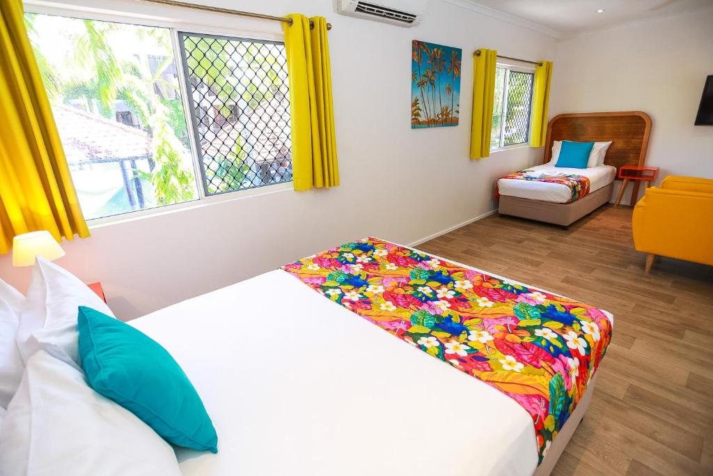 Postel nebo postele na pokoji v ubytování Port Douglas Motel