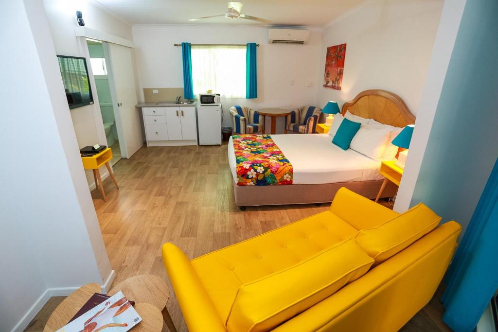 Postel nebo postele na pokoji v ubytování Port Douglas Motel