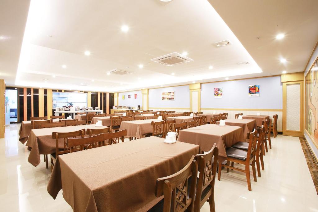Restaurace v ubytování Paju Golden Hill