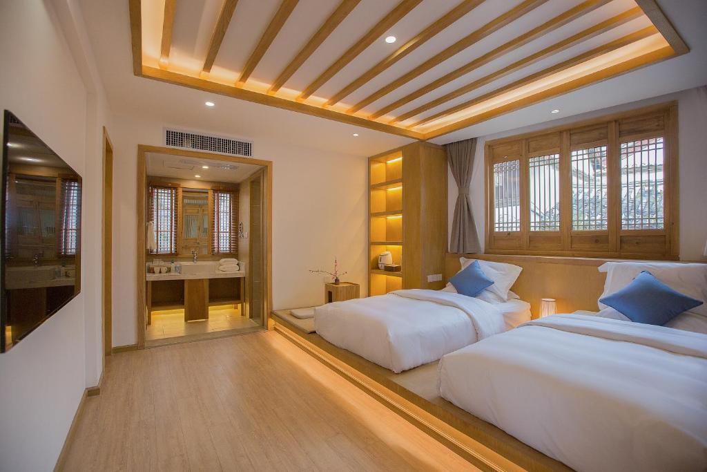 Postel nebo postele na pokoji v ubytování Jianshe Inn