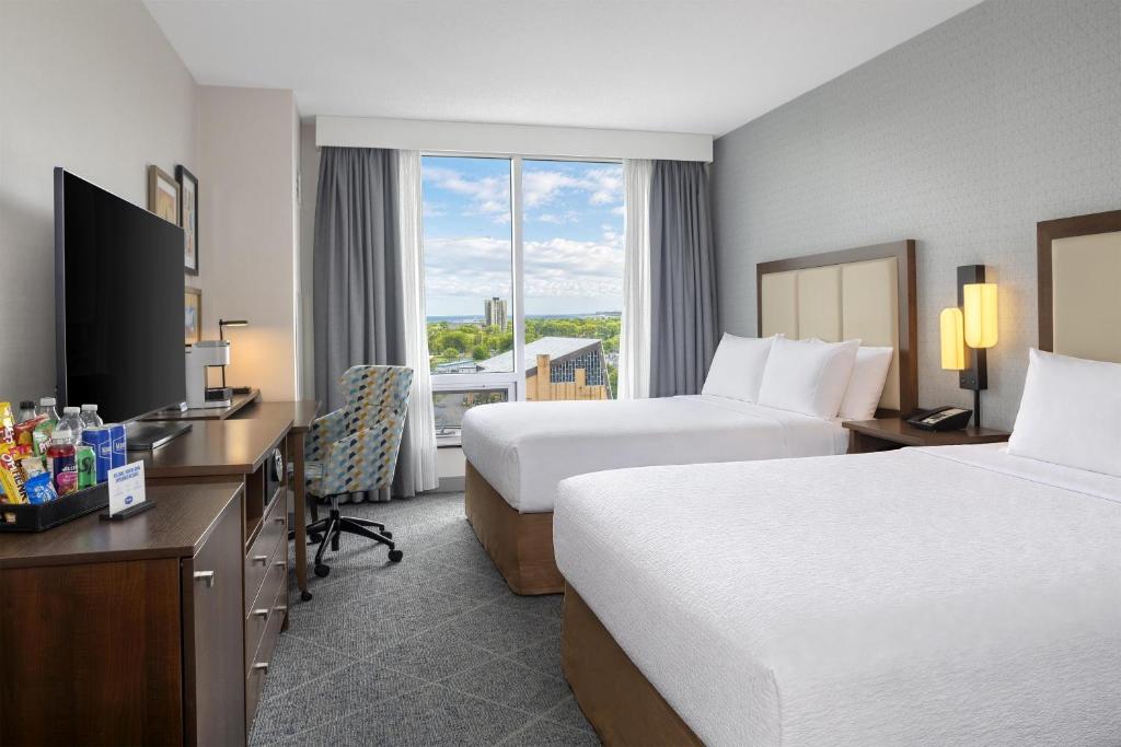 Travel Proud Sustainability certification Hampton Inn by Hilton Halifax Downtown - Estudio Premium Queen Con Dos Camas Queen - No Fumadores