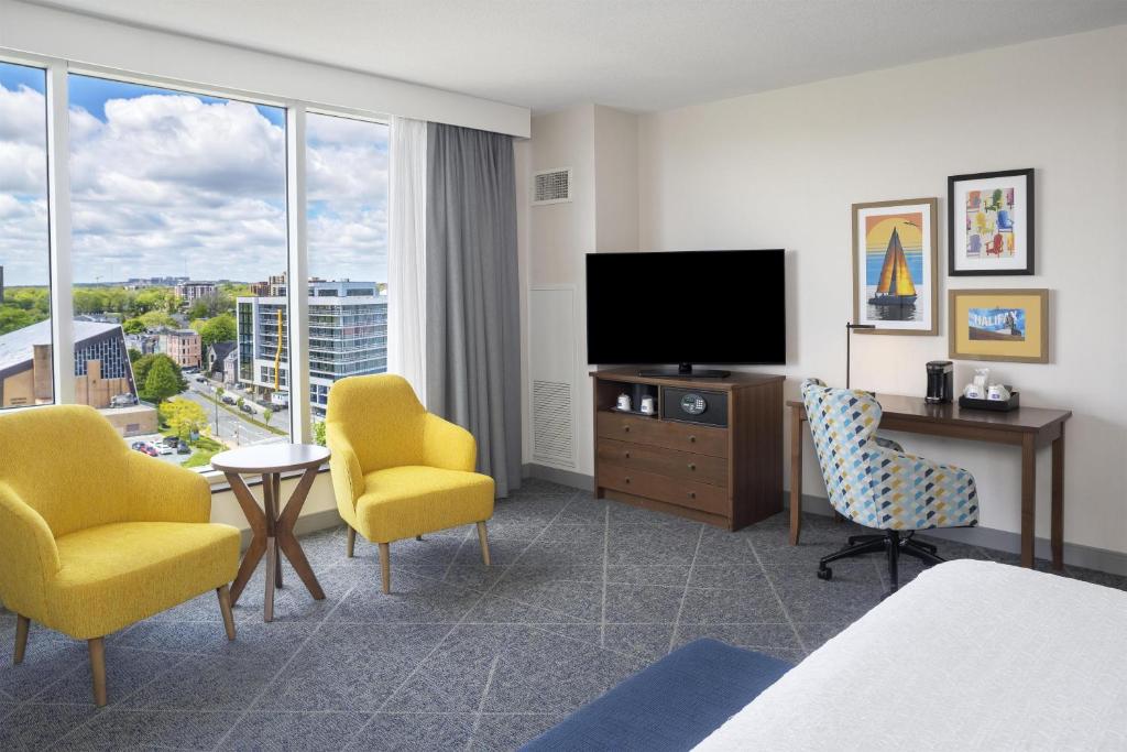 Travel Proud Sustainability certification Hampton Inn by Hilton Halifax Downtown - Habitación King Con Cama King - No Fumadores