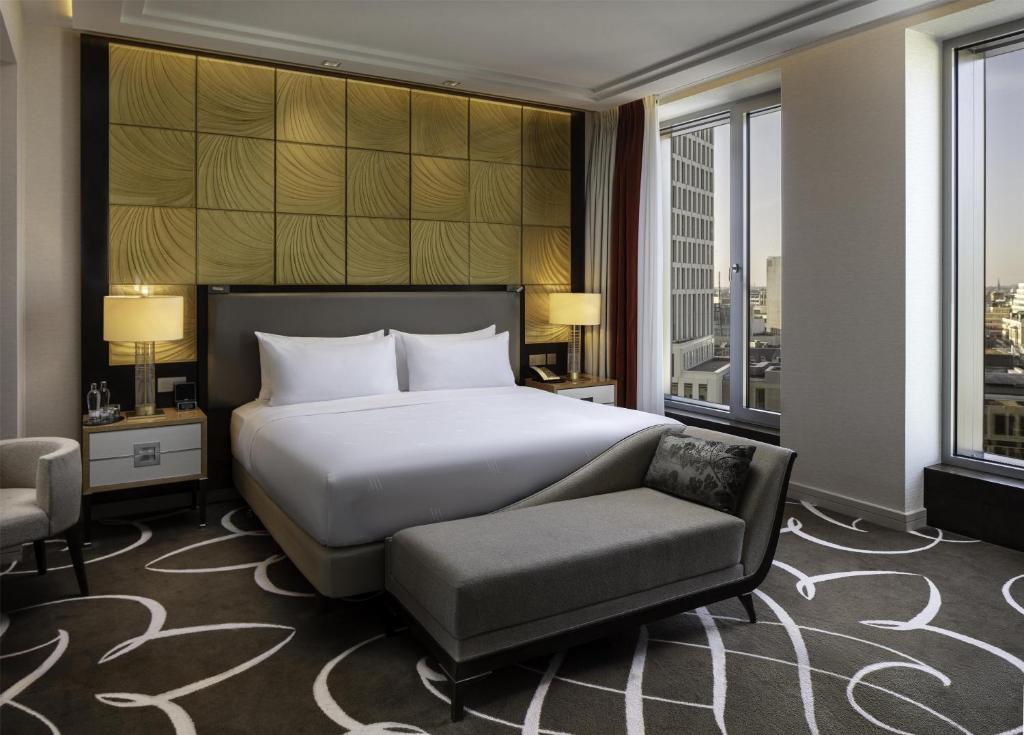 Corner King Suite
