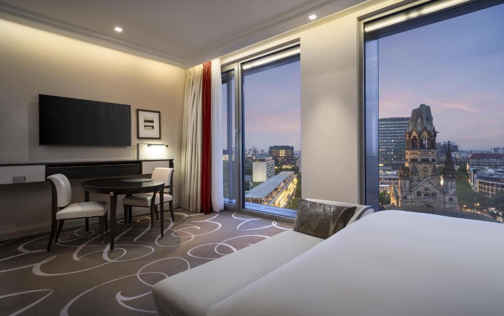 Junior King Suite with Church View