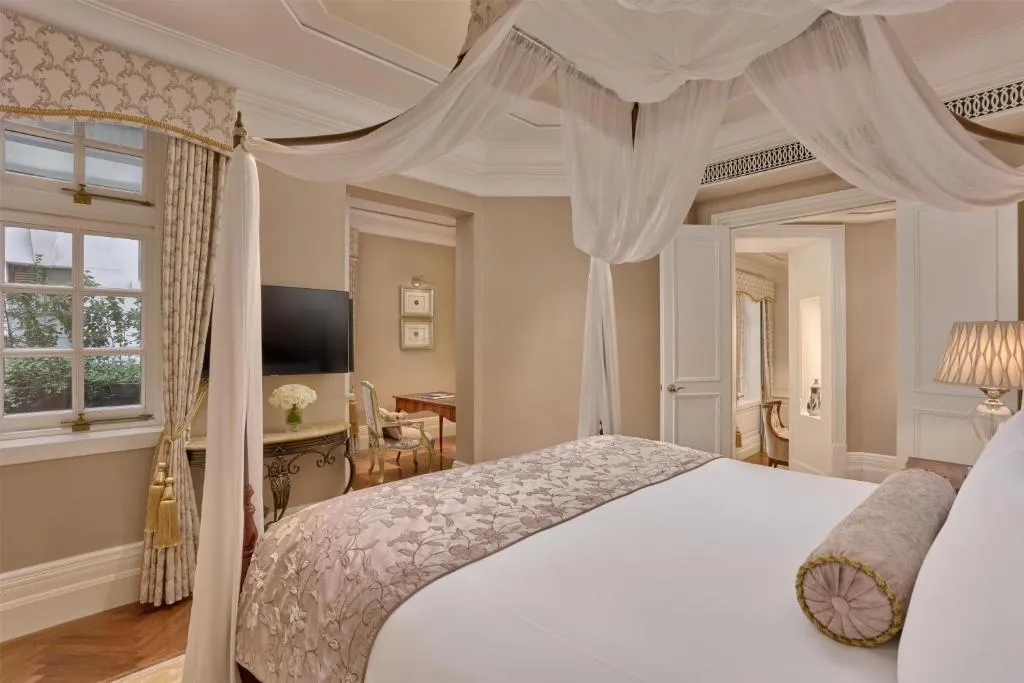 Heritage King Suite