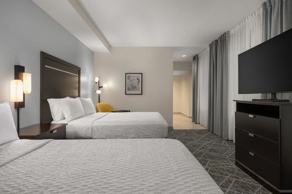 Hampton Inn and Suites Cincinnati - Downtown - 