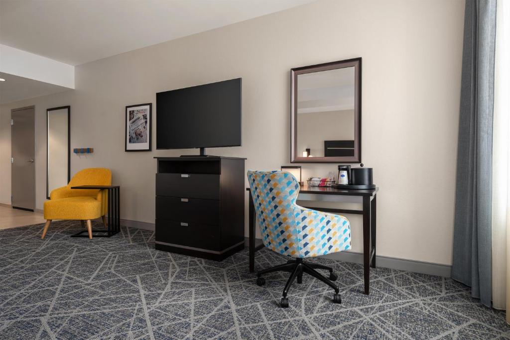 Hampton Inn and Suites Cincinnati - Downtown - 