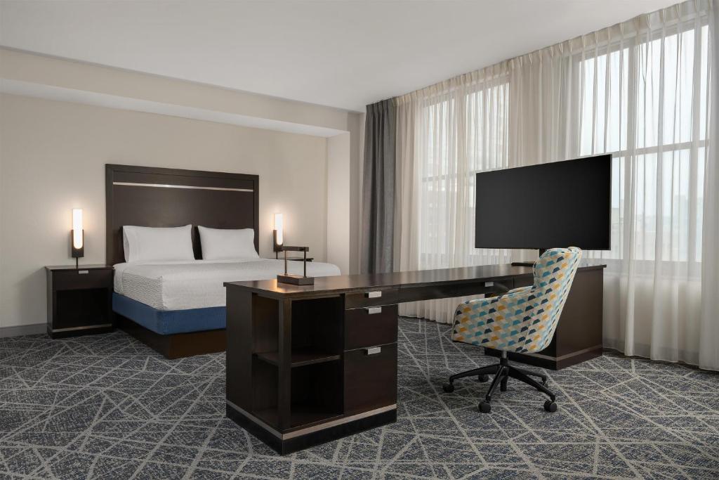 Hampton Inn and Suites Cincinnati - Downtown - 